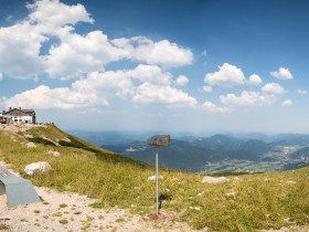 Blickplatz Bahnhof Hoschneeberg neben Elisabethkircherl, © Wiener Alpen in Niederösterreich - Schneeberg Hohe Wand